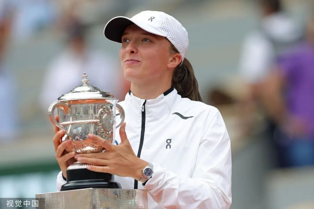 刚刚！科维托娃在法国队比赛中险胜费德勒迎来三赛季高光表现，费城76人围绕全明星赛战术微调的简单介绍