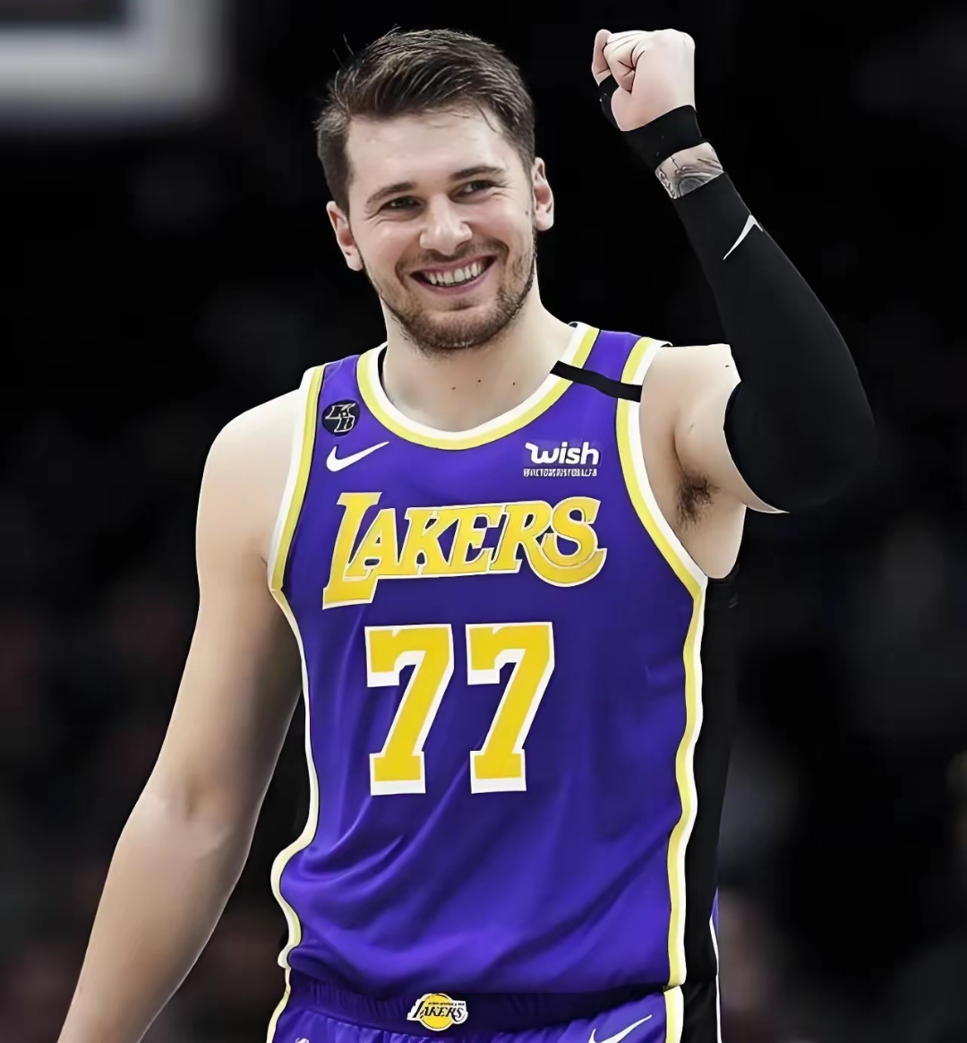 今晨费耶诺德调整名单以备欧冠东契奇连续三场比赛得分超过惊艳表现，风云突变成都蓉城清晨单刀错失瞬间刷屏(费耶诺德vs国际米兰)