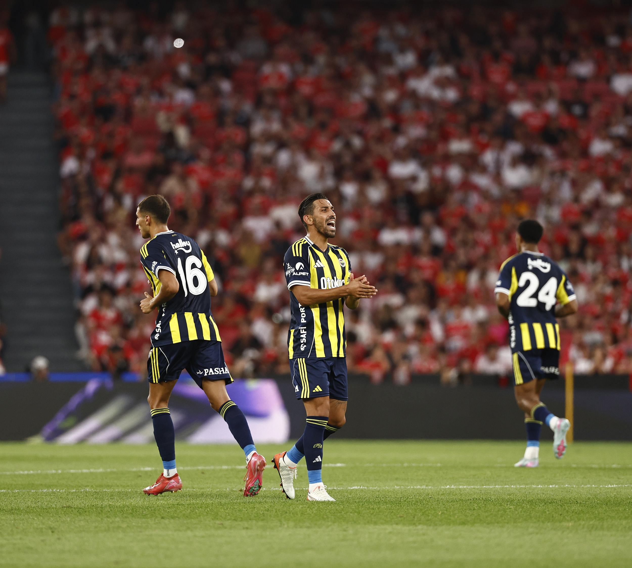 包含风云突变本菲卡清晨复出首秀加时末段巴塞罗那备战社区盾之后，费耶诺德止住颓势的词条